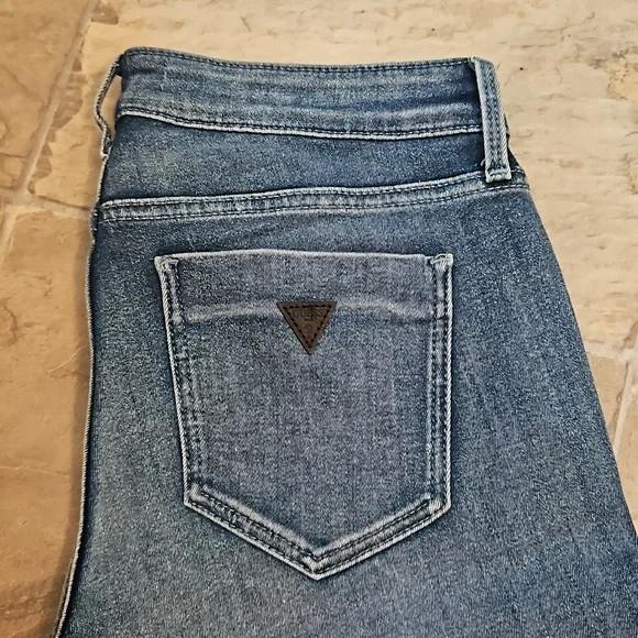 GUESS Jeans - Picture 2 of 3